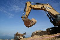 Operasi tahap awal tambang emas oleh  PT MGR Tbk di Pohuwato yang ditandai dengan pengupasan lapisan tanah (overburden stripping) dan pengambilan bijih pertama.