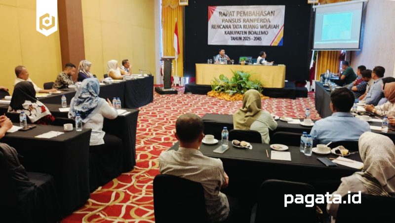Rapat pembahasan Panitia Khusus (Pansus) terkait Rancangan Peraturan Daerah (Ranperda) tentang Rencana Tata Ruang Wilayah (RTRW)
Foto : Isran (JM)