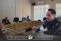 Ketua Komisi I DPRD Helmi Rasid, Saat memberi arahan. (foto : Humas DPRD)