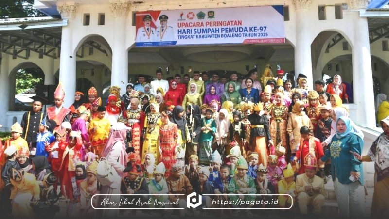 Suasana foto bersama peserta upcara Dok: pagata