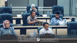 Suleman Ansmu saat memberikan pandangan fraksi (Foto : pagata)