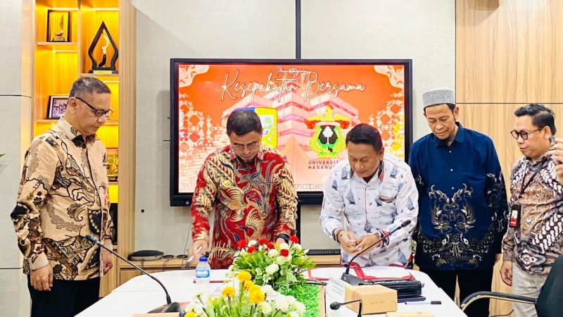 Bupati Dr. Sirajudin Lasena, SE., M.Ec.Dev dan Wakil Rektor Bidang Kemitraan, Inovasi, Kewirausahaan, dan Bisnis Unhas Makassar, Prof. Dr. Eng. Adi Maulana, ST. M.Phil, ketika menandatangani nota kesepakatan melalui MoU kerjasama strategis.