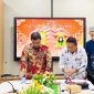 Bupati Dr. Sirajudin Lasena, SE., M.Ec.Dev dan Wakil Rektor Bidang Kemitraan, Inovasi, Kewirausahaan, dan Bisnis Unhas Makassar, Prof. Dr. Eng. Adi Maulana, ST. M.Phil, ketika menandatangani nota kesepakatan melalui MoU kerjasama strategis.