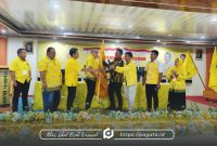 Penyerahan bendera petaka Partai Golkar (Dok. Redaksi)
