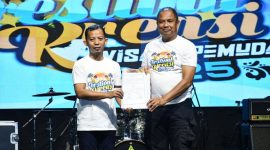 Kepala Dispora Boalemo. Agus Dulialo, (kiri) foto/humas