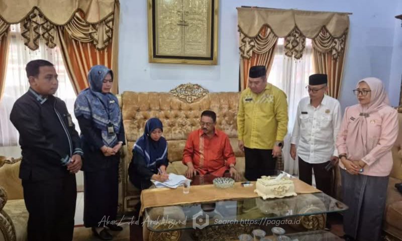 Penandatangan Kerjasama antara Bupati Boalemo Drs. Rum Pagau dengan Ketua Pengadilan Agama Tilamuta Royana Latif  S.H.I., M. H. Foto/MC Kominfo Boalemo