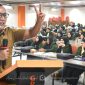 Wakil Bupati Boalemo, Lahmuddin Hambali, saat memberikan sambutan dihadapan mahasiswa S1 Kebidanan dan Profesi asal Boalemo yang tengah studi di Malang. Foto/Humas Pemkab