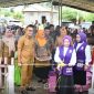 Kegiatan pemotongan pita sekaligus meluncurkan Implementasi Posyandu oleh Ketua TP. PKK Boalemo Hartati Moha Pagau, didamping Wakil Ketua TP. PKK Rina Sarkam Hambali Foto/Humas Pemkab