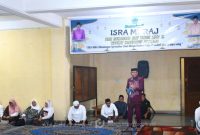 Suasana memperingati Isra Miraj di Masjid Agung Baiturahman Boalemo saat Wabup Lahmuddin memberikan sambutan. Foto/Humas Pemkab