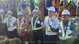 Peletakan batu pertama pembangunan kampung nelayan oleh Bupati Boalemo, bersama jajaran forkopimda. foto/istimewa