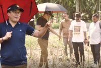 Wakil Bupati Boalemo, Lahmuddin Hambali turun langsung cek kondisi lahan bibit durian. dok/@kominfo.boalemo