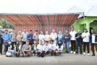 Wakil Bupati Boalemo, Lahmuddin Hambali bersama panitia lomba kegiatan Karang Taruna Botumoito. foto/@ist.