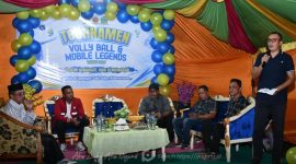 Wakil Bupati Boalemo, Lahmuddin Hambali saat membuka kegiatan Turnamen Voli dan Mobile Legends di Desa Piloliyanga Kecamatan Tilamuta. Foto/@kominfo.boalemo
