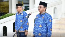 Bupati Boalemo Drs. Rum Pagau di dampingi Wakil Bupati Boalemo Saat Memipin Apel Kopri. Foto/@arif
