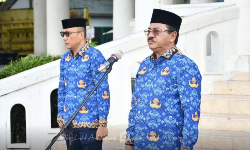 Bupati Boalemo Drs. Rum Pagau di dampingi Wakil Bupati Boalemo Saat Memipin Apel Kopri. Foto/@arif