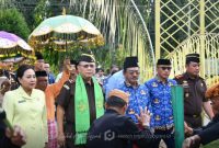 Prosesi (penyambutan tamu) adat Mopotilolo yang berlangsung di Rumah Jabatan Bupati Boalemo. Foto/@arif