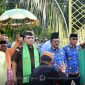 Prosesi (penyambutan tamu) adat Mopotilolo yang berlangsung di Rumah Jabatan Bupati Boalemo. Foto/@arif