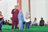 Wakil Bupati Boalemo, Lahmuddin Hambali. Bersama anak siswa Sekolah Rakyat Terintegrasi (SRT) 1 Boalemo. Foto/@arif.prokopim