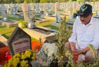 Bupati Boalemo, Drs. Rum Pagau, Saat Berziarah ke Makam Almarhum di Taman Makam Pahlawan (TMP) Kalibata, Jakarta. Foto/dokumentasi @pribadi
