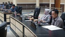 Anggota Legislatif DPRD Boalemo, Aris Munandar Rahim, Saat Menyampaikan Pandangan Fraksi Dalam Rapat Paripurna. Foto/@humas.dprdboalemo